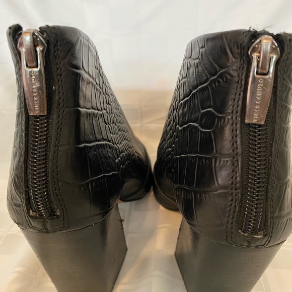 Vince Camuto Crock Embossed,Leather Ankle VFront boots,Zipper, 3.5”heels,Size 7M - Picture 15 of 17